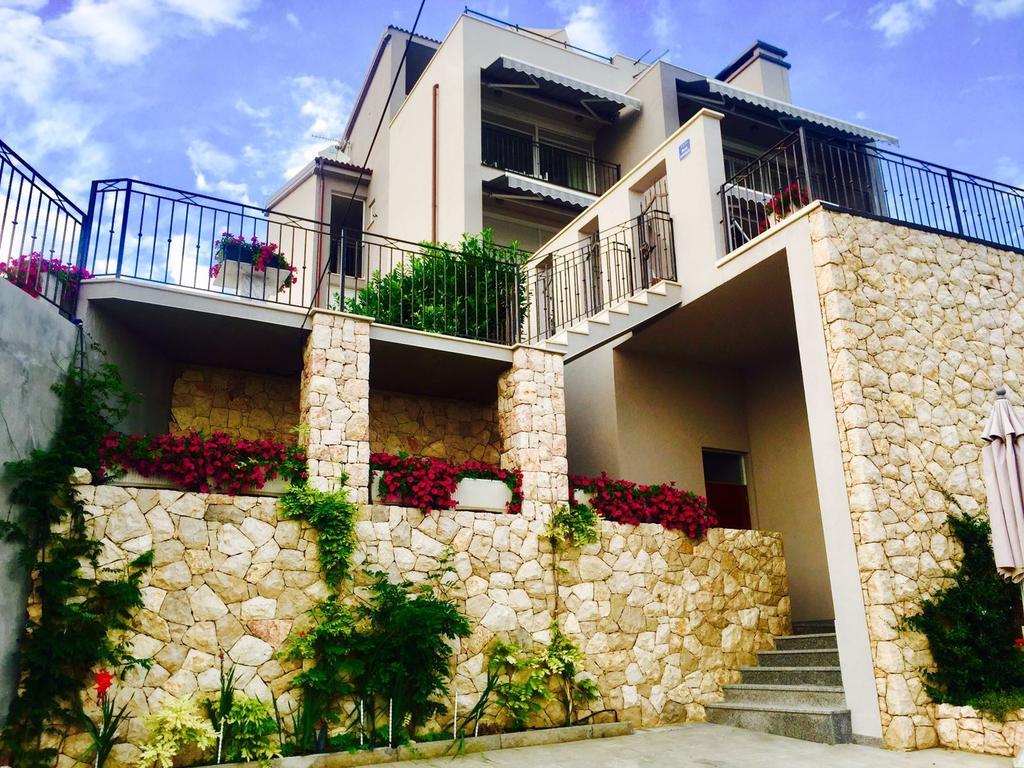 Apartments Villa Manda Novi Vinodolski Exteriör bild